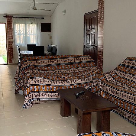 Villa Cb Abidjan Exteriör bild
