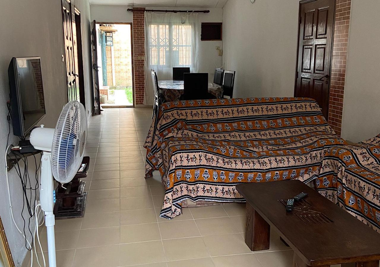 Villa Cb Abidjan Exteriör bild
