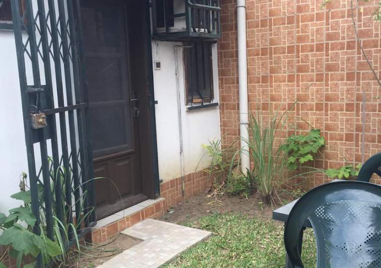 Villa Cb Abidjan Exteriör bild