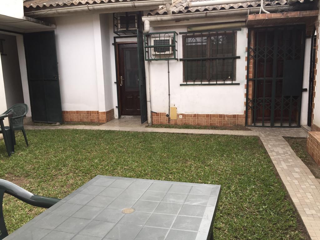 Villa Cb Abidjan Exteriör bild
